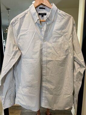 Banana Republic Men's Slim flex fit.  Button-Down Shirt